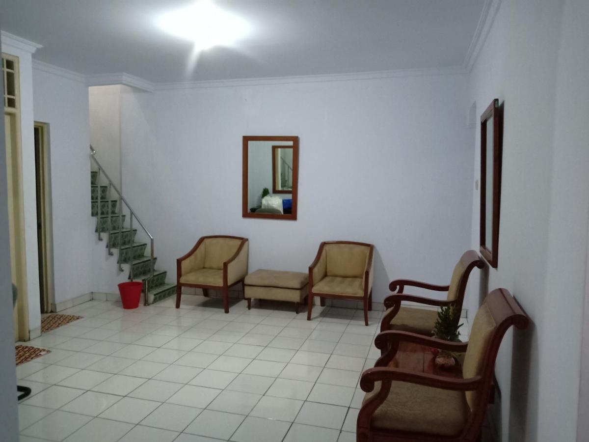 Reddoorz Hostel @ Feliz Noche Cengkareng Jakarta Exterior foto