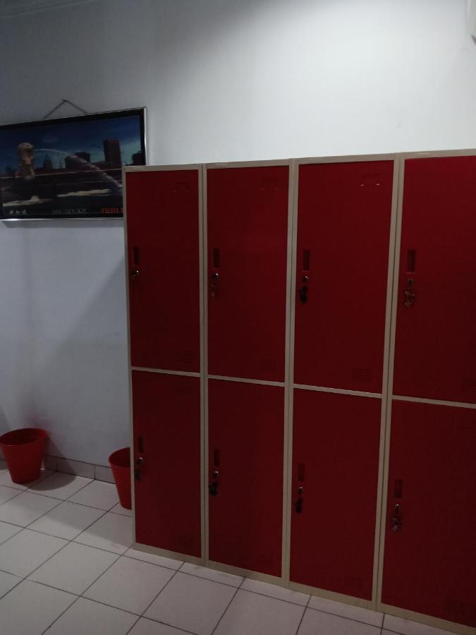 Reddoorz Hostel @ Feliz Noche Cengkareng Jakarta Exterior foto